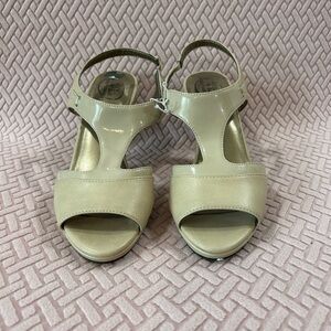 Life Stride Beige Heels